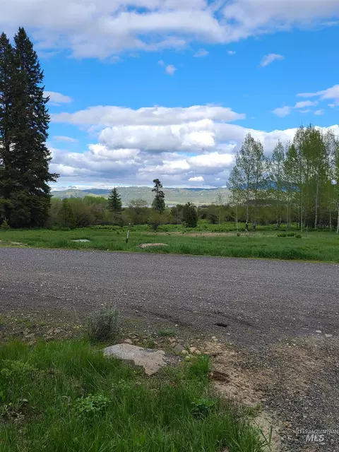 1608 Bear Trail Loop, Cascade, ID 83611 photo 4