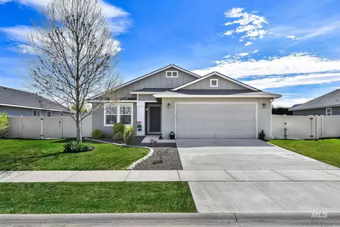 8293 E Copenhaver St, Nampa, ID 83687