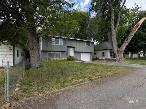 385 S 5th E, Mountain Home, ID 83647