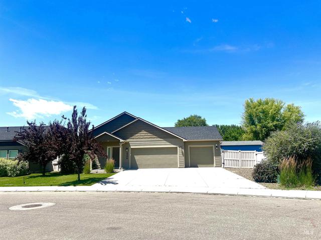 2206 Elm Grove Dr, Nampa, ID 83686