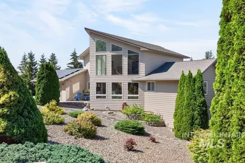 653 Indian Hills Dr, Moscow, ID 83843