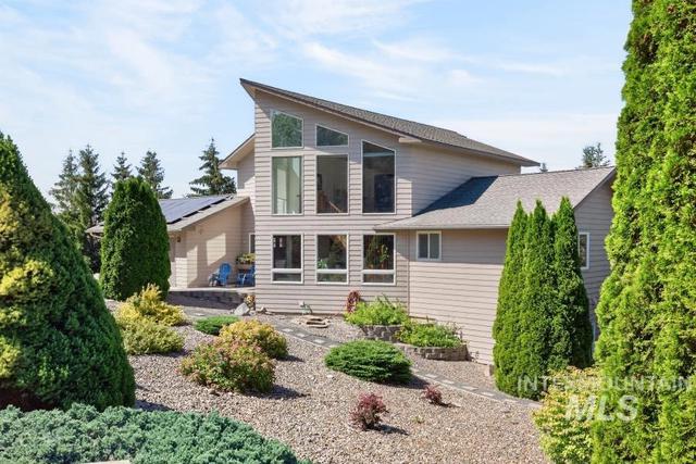 653 Indian Hills Dr, Moscow, ID 83843