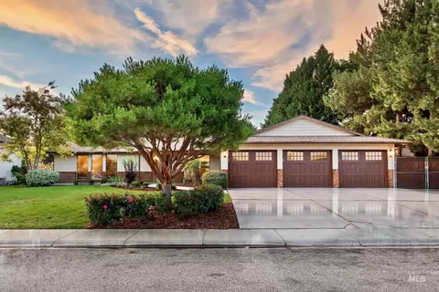 11190 W Hummingbird Dr, Boise, ID 83709