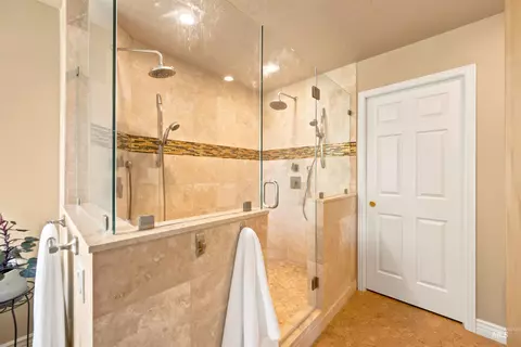 Bath - 2468 E Heathfield Ct, Eagle, ID 83616 photo 5 of 7