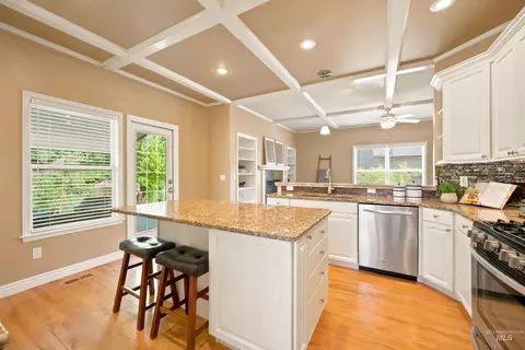 Kitchen - 2468 E Heathfield Ct, Eagle, ID 83616 photo 2 of 4