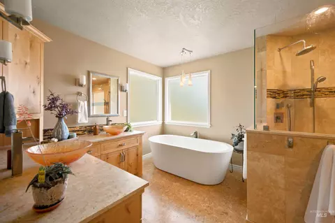 Bath - 2468 E Heathfield Ct, Eagle, ID 83616 photo 1 of 7