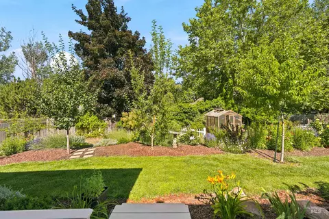 Exterior - 2468 E Heathfield Ct, Eagle, ID 83616 photo 11 of 16
