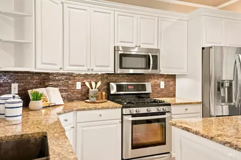 Kitchen - 2468 E Heathfield Ct, Eagle, ID 83616 photo 3 of 4