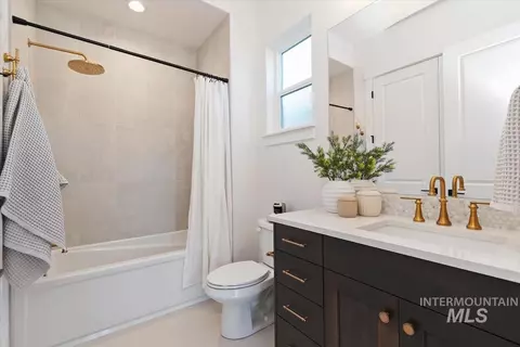Bath - 6295 W Sollas Ct, Eagle, ID 83616 photo 8 of 8
