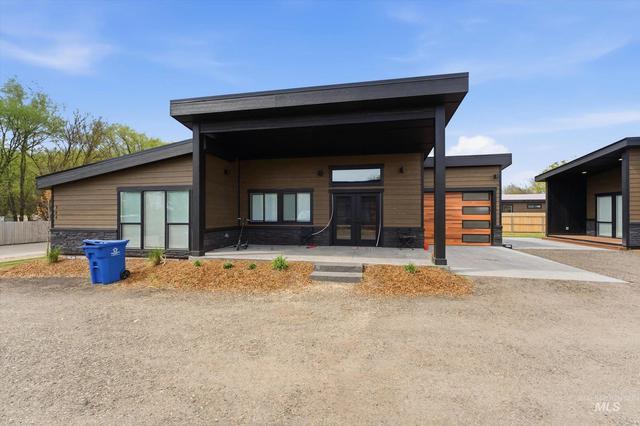 384 W London St, Middleton, ID 83644