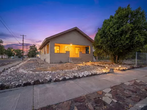 8 E Arthur Ave, Glenns Ferry, ID 83623