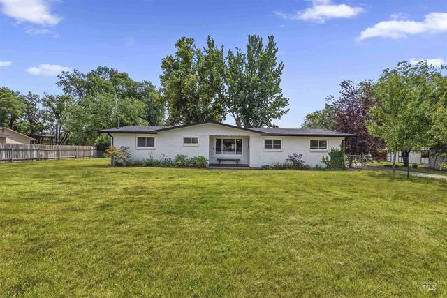 355 E Beacon Light Rd, Eagle, ID 83616