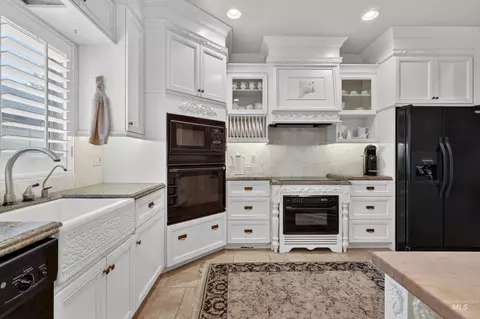 Kitchen - 1670 S Willow Lake Way, Eagle, ID 83616 photo 4 of 4
