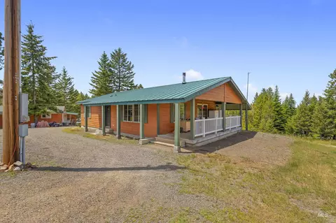 43874 Yellow Pine Ave, Winchester, ID 83555