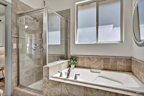 Bath - 830 E Thunderbird Ct, Eagle, ID 83616 photo 3 of 4