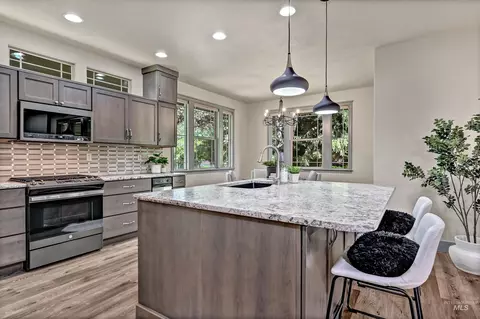 Kitchen - 830 E Thunderbird Ct, Eagle, ID 83616 photo 5 of 6