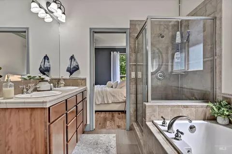 Bath - 830 E Thunderbird Ct, Eagle, ID 83616 photo 1 of 4