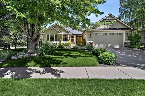 830 E Thunderbird Ct, Eagle, ID 83616