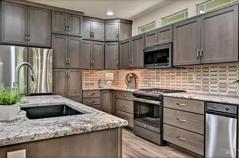 Kitchen - 830 E Thunderbird Ct, Eagle, ID 83616 photo 3 of 6