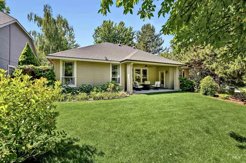 Exterior - 830 E Thunderbird Ct, Eagle, ID 83616 photo 6 of 10