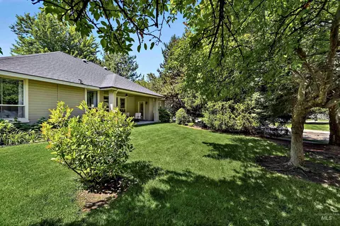 Exterior - 830 E Thunderbird Ct, Eagle, ID 83616 photo 7 of 10