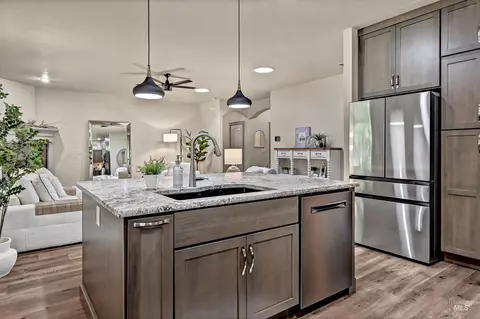 Kitchen - 830 E Thunderbird Ct, Eagle, ID 83616 photo 4 of 6