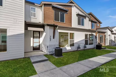752 S Calhoun Ln, Star, ID 83669