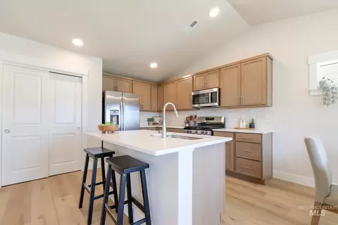 Kitchen - 556 Brads Pl, Twin Falls, ID 83301 photo 1 of 2