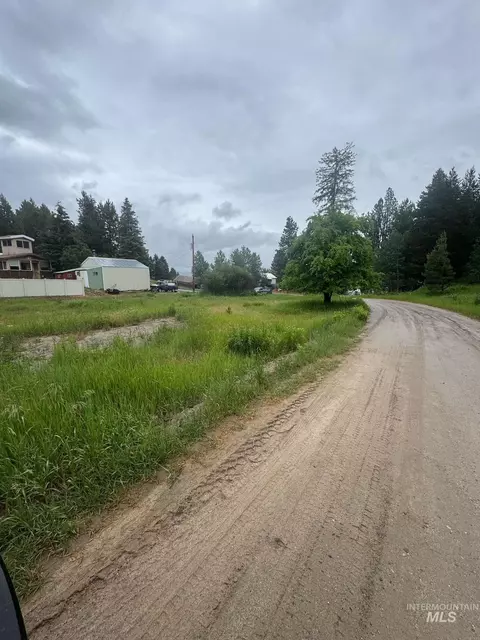 401 Basque Rd, Cascade, ID 83611 photo 2