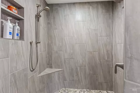 Bath - 20796 Lowell Rd, Caldwell, ID 83607 photo 1 of 3