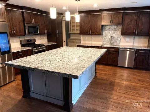 8056 E Mckenzre St, Nampa, ID 83687