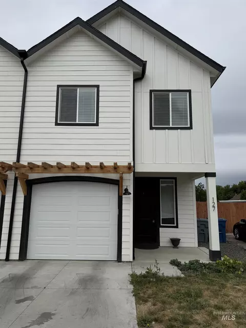 127 N Trifect Ln, Nampa, ID 83651