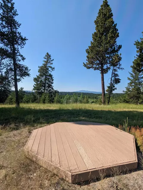 106 Saddle Ct, Mccall, ID 83638 photo 2