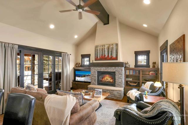 117 Golden Bar Ct, Donnelly, ID 83615
