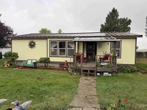 1401 Young Field Ave, Jordan Valley, OR 97910