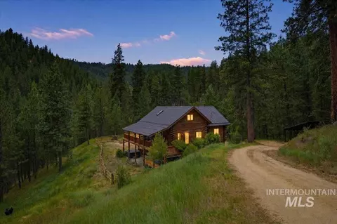 31 Meadow Ln, Boise, ID 83716