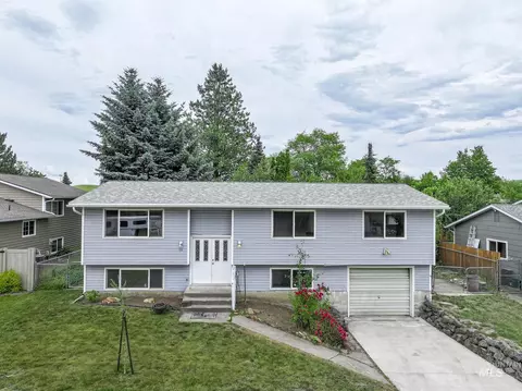824 Kennedy St, Moscow, ID 83843