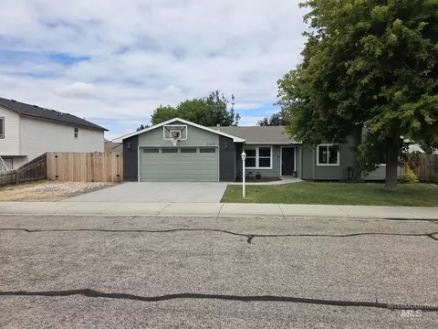 2860 W Santa Clara Dr, Meridian, ID 83642