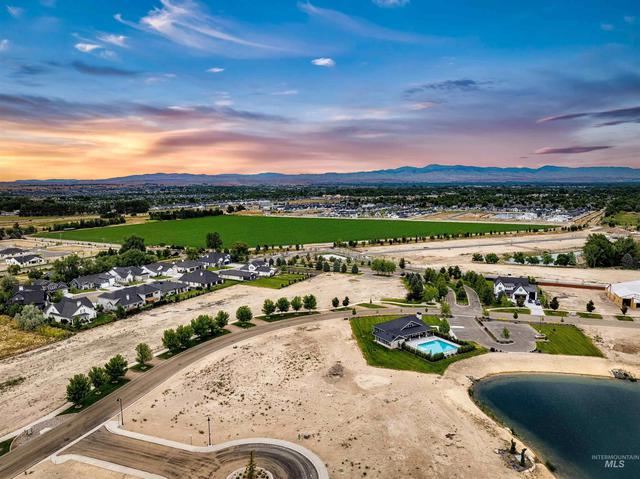 21562 Lake Fork Pt, Star, ID 83669