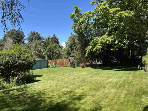 Exterior - 604 8th Ave E, Jerome, ID 83338 photo 8 of 11
