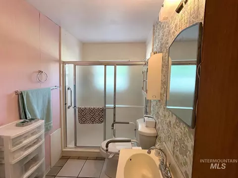 Bath - 604 8th Ave E, Jerome, ID 83338 photo 1 of 1