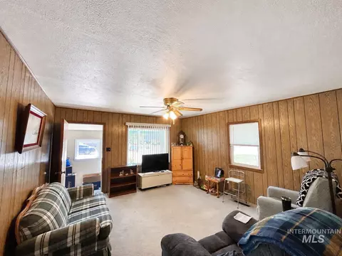 Living - 604 8th Ave E, Jerome, ID 83338 photo 1 of 2