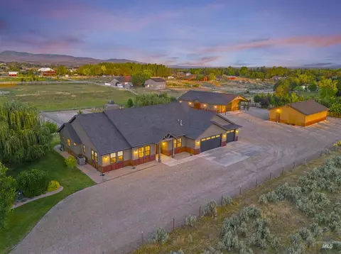 653 W Heikes Ln, Eagle, ID 83616