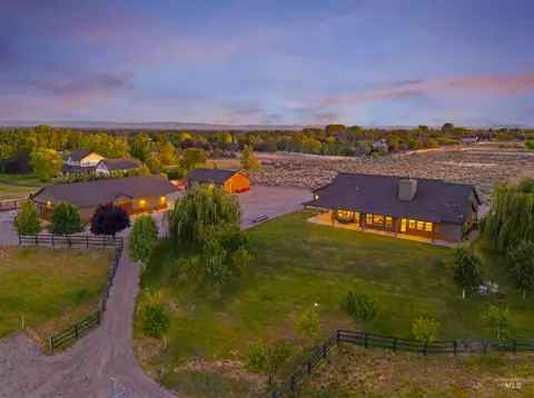 653 W Heikes Ln, Eagle, ID 83616 photo 2