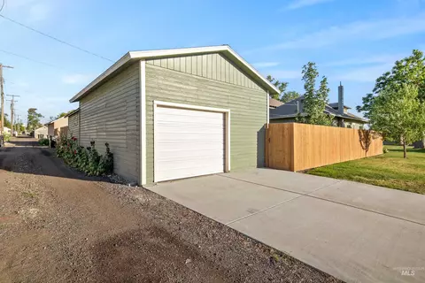 Exterior - 226 9th Ave N, Buhl, ID 83316 photo 11 of 14