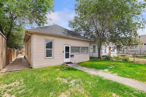 332 4th Ave W, Twin Falls, ID 83301