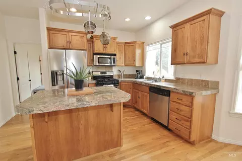 Kitchen - 689 Triumph Dr, Middleton, ID 83644 photo 1 of 4
