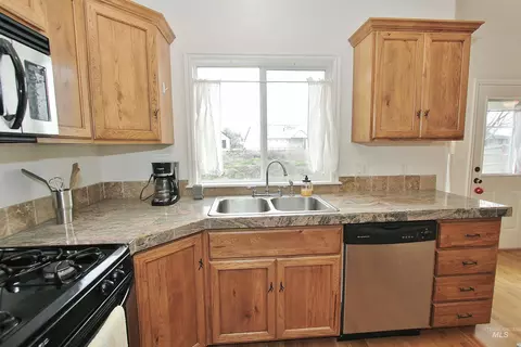 Kitchen - 689 Triumph Dr, Middleton, ID 83644 photo 4 of 4
