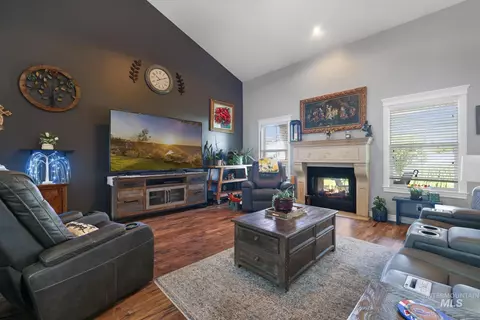 Living - 467 Wildrose Loop, Twin Falls, ID 83301 photo 2 of 2