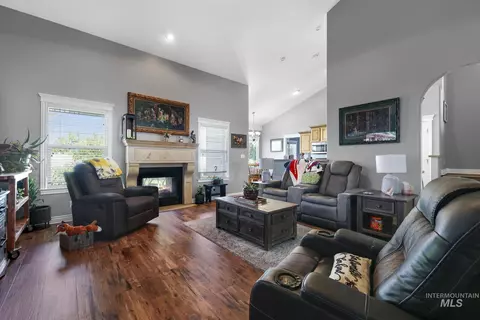 Living - 467 Wildrose Loop, Twin Falls, ID 83301 photo 1 of 2